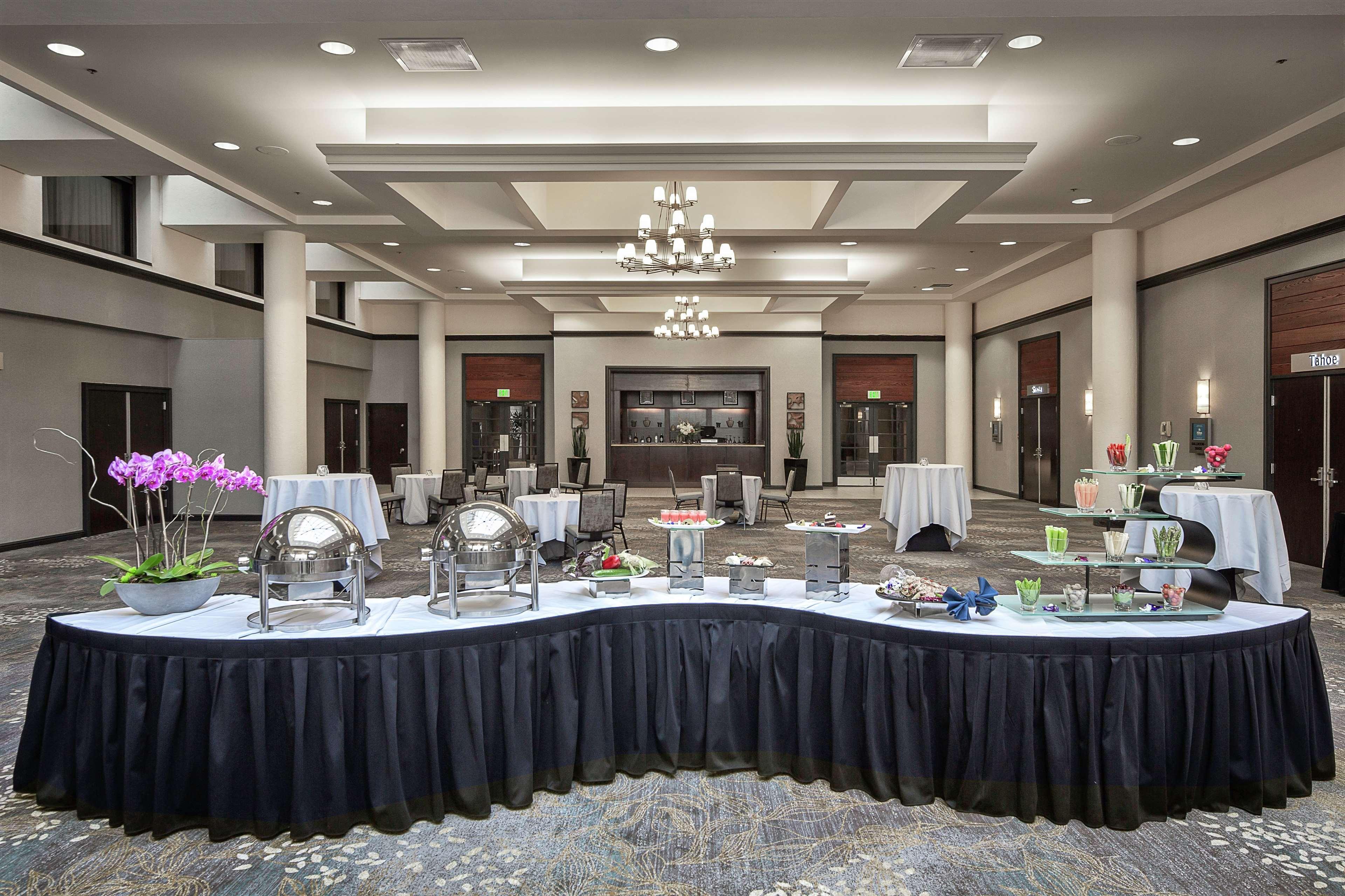 Hilton Sacramento Arden West Hotel Bagian luar foto
