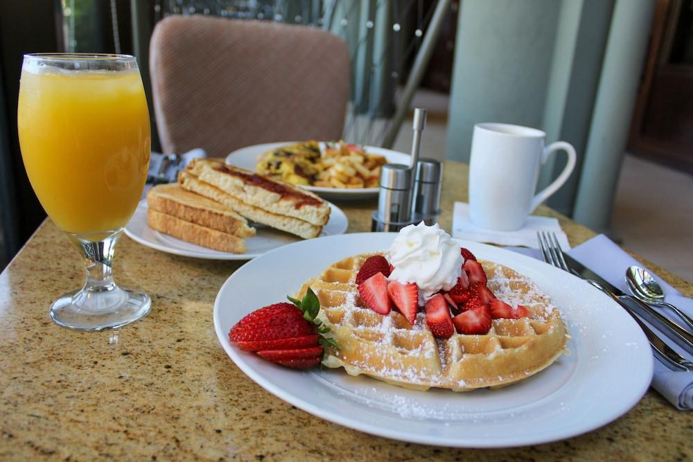 Hilton Sacramento Arden West Hotel Bagian luar foto