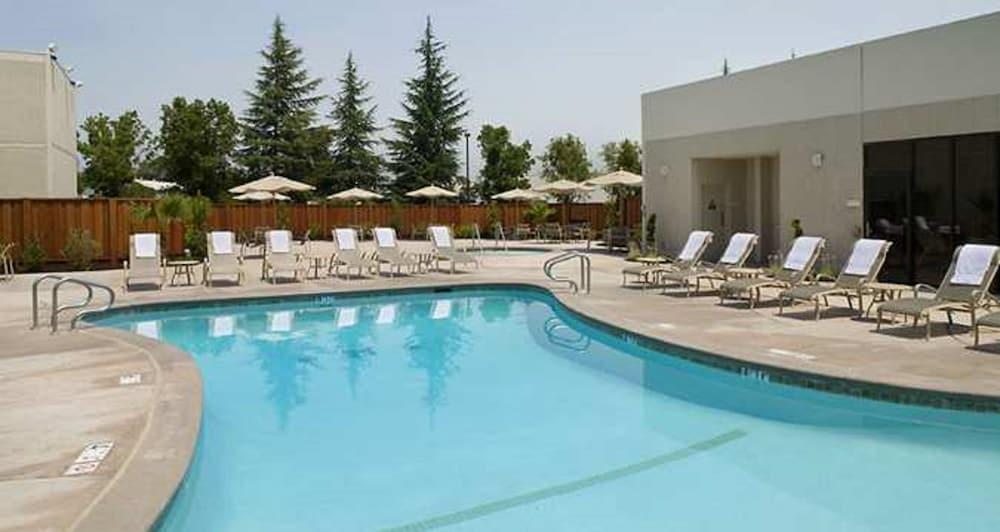 Hilton Sacramento Arden West Hotel Bagian luar foto