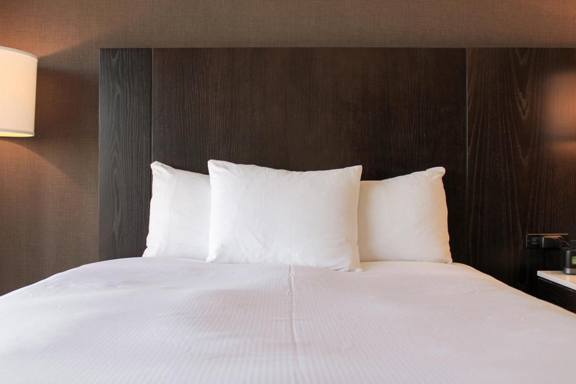 Hilton Sacramento Arden West Hotel Bagian luar foto