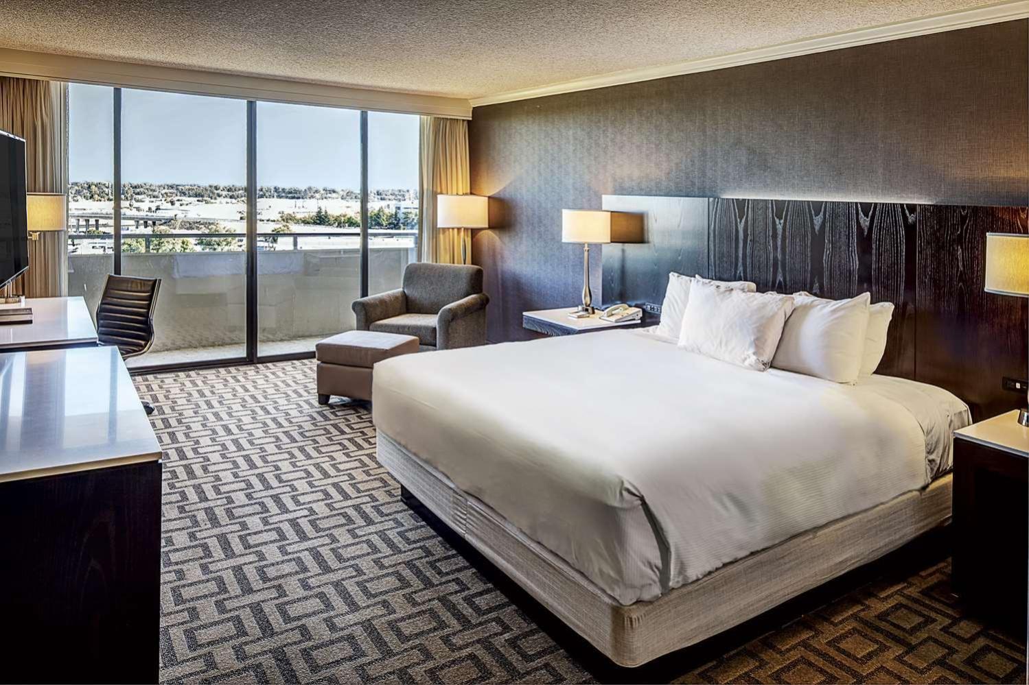 Hilton Sacramento Arden West Hotel Bagian luar foto
